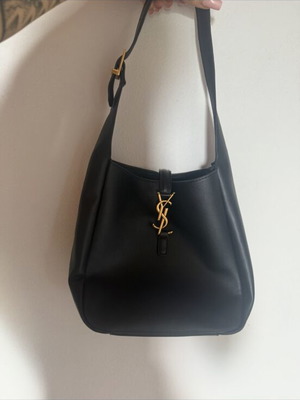 Saint Laurent μαύρη τσάντα ώμου