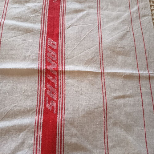 Vintage QANTAS Linen Kitchen Towels Set of 2 like new