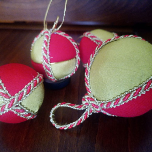 Set of 4 handmade Christmas balls red gold like new