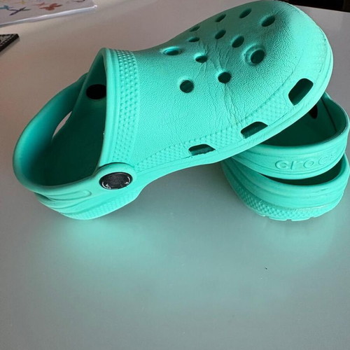 Crocs kids size C10 like new, fits 27-28