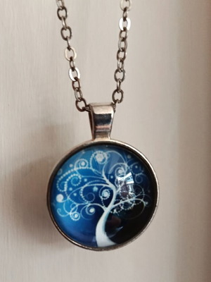 Pendant Tree of Life faux bijoux with light blue background and silver chain new