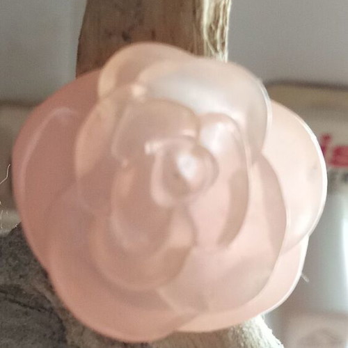 Rose Quartz Ring like new, rose-shaped