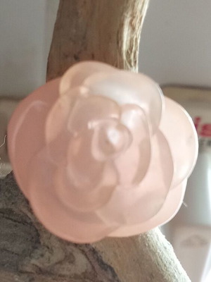 Rose Quartz Ring like new, rose-shaped