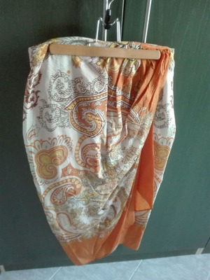 Orange skirt like new