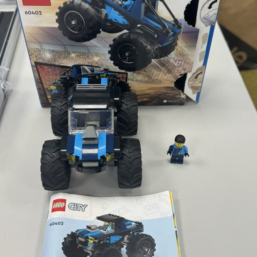 Lego City 60402 like new, original, missing minifigure helmet