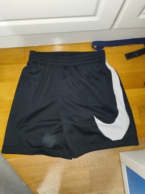 Nike σορτς μαύρο σαν καινούργιο, μέγεθος 146 cm