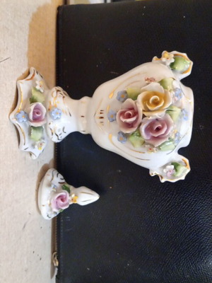 Porcelain decorative piece with embossed floral design, like new, 1960, Japanese Kutani