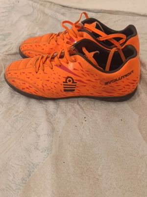 Admiral Evolution futsal shoes size 32 like new, orange