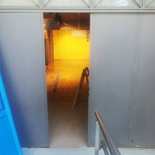 Metal door 4-leaf used, 2.30m height and 2.92m width