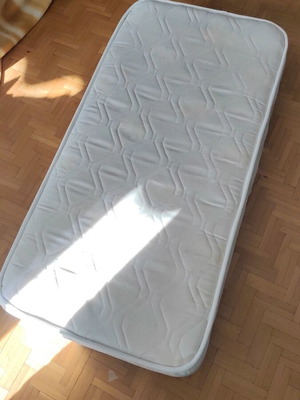 Baby orthopedic mattress like new with coconut fiber