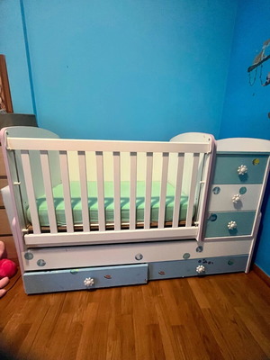 Baby cot convertible to toddler bed like new, white with lilac