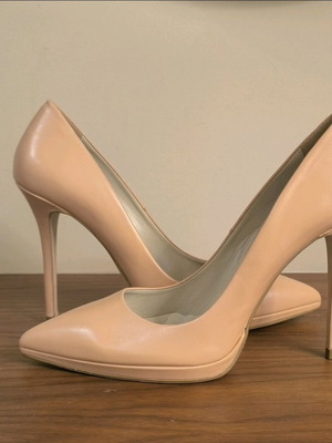 Mourtzi high-heeled nude pumps new, size 39