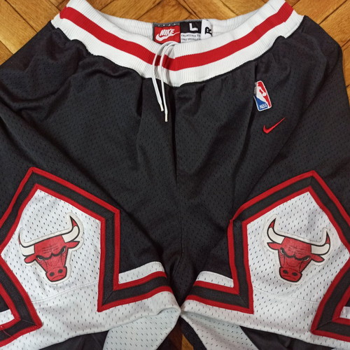 Chicago Bulls basketball shorts Nike used, size large