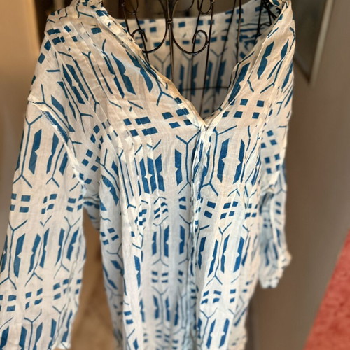 Raj Fashion women's shirt like new, 100% cotton, geometric print