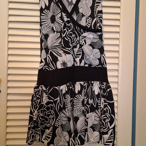 Mini dress black and white with floral pattern like new