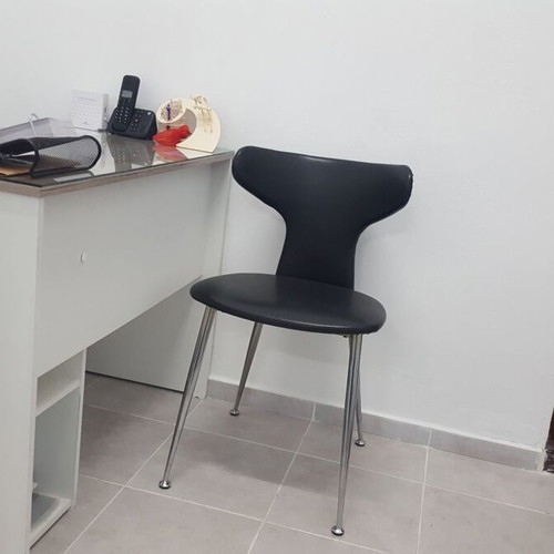 Visitor chairs like new, pack of 15, black with metal legs