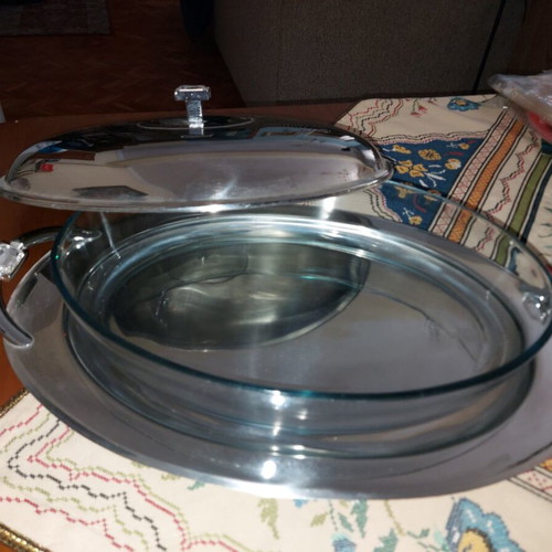 Oval Pyrex with silver serving tray and lid like new