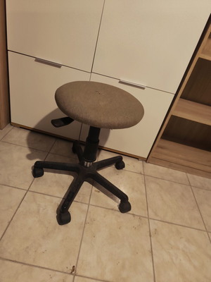Σκαμπό περιστρεφόμενο 55cm ύψος, 40cm διάμετρος με ρόδες