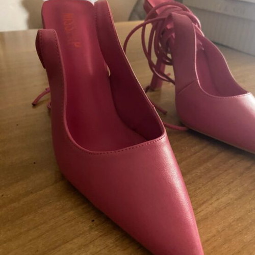 Misspap fuchsia pointed pumps like new, size 39
