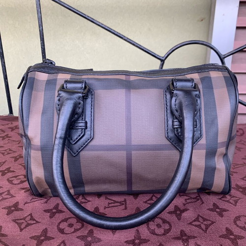 Berburry handbag like new, small size