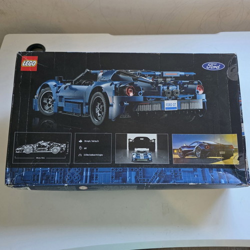Lego Technic 2022 Ford GT 42154 new, 1466 pieces