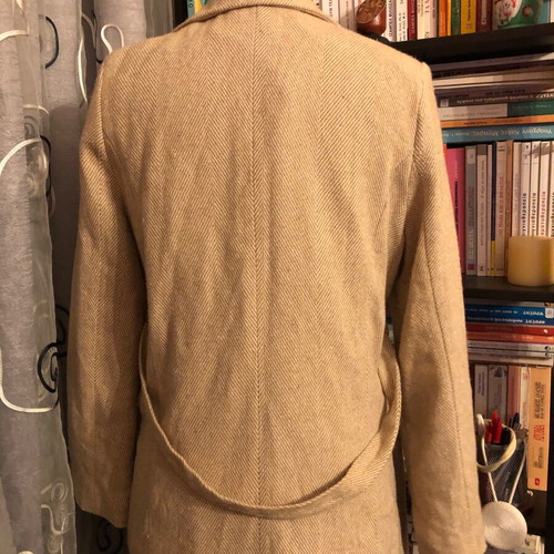Classic beige blazer with herringbone pattern and belt like new