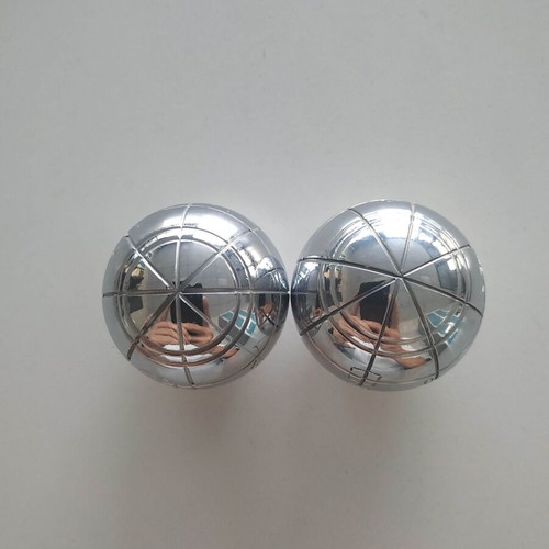 Baoding balls used, metal for health and relaxation