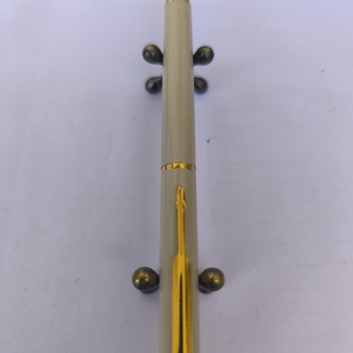 Parker 88 pen ivory like new with converter