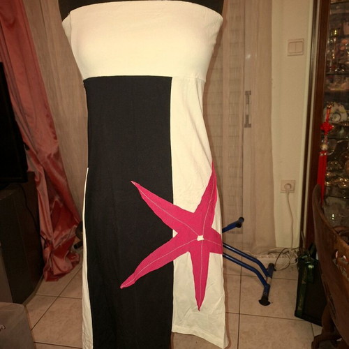 Strapless mako asymmetric dress like new, white-black with fuchsia star, size S-M