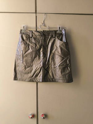 SunsetGo! short skirt gold color like new, size medium