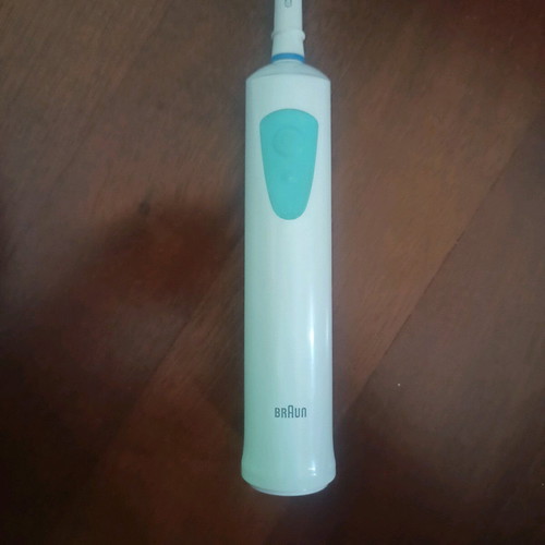 Oral-B rechargeable electric toothbrush used in very good condition