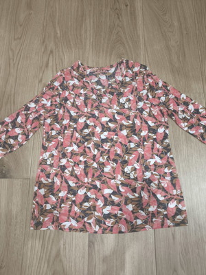 Marks & Spencer XL women's blouse with leaf pattern, like new