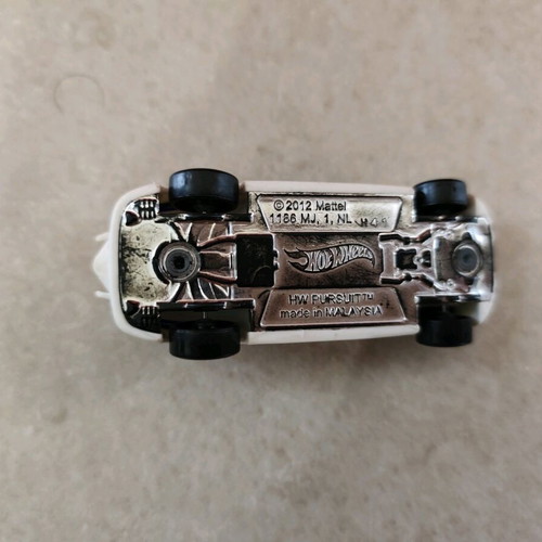 Hot Wheel truck garage like new with car