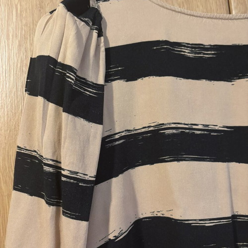 Benetton blouse used, beige and black, one size