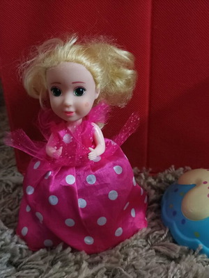 Cupcake doll used that opens and becomes a doll