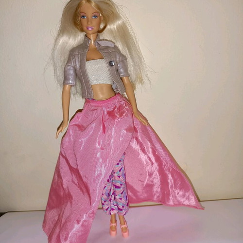 Barbie Jewel Girl 2000 like new, collectible with Ever-Flex mechanism