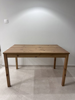 Τραπέζι IKEA JOKKMOKK μεταχειρισμένο, από μασίφ πεύκο, για 4 άτομα