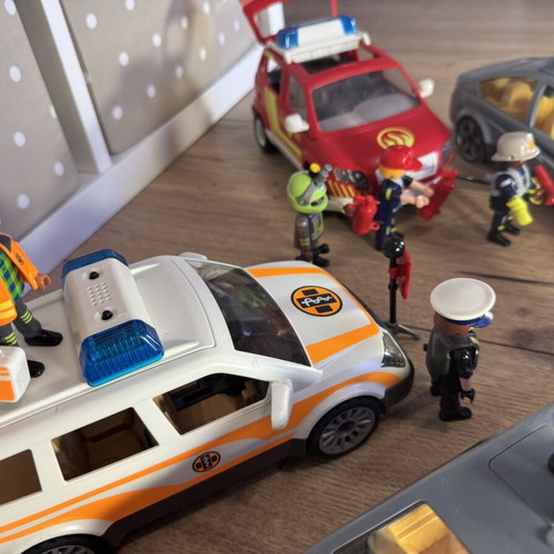 Playmobil Police Bundle used, 6 vehicles, 19 figures, accessories, lights & sound