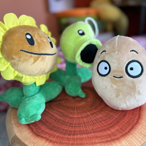 Plants vs. Zombies Plush Set Sunflower, Peashooter & Wall-nut like new