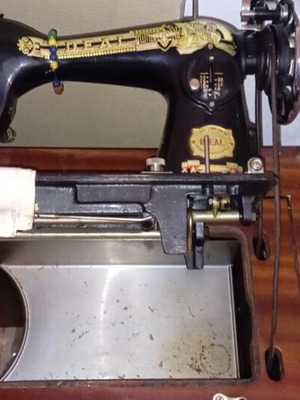 Ideal sewing machine like new, antique model with wooden cabinet