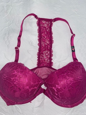 Victoria's Secret lace magenta bra new with tags, size 75C