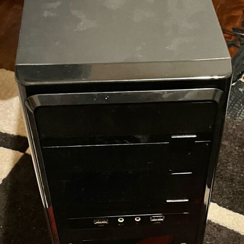 Desktop and LG 22EN33SA monitor used, no hard drive