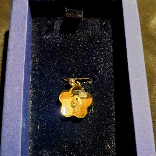 Swarovski charm like new, gold color