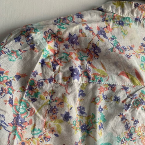LC Lauren Conrad Floral Ruffle V-Neck Blouse Like New, Size Small