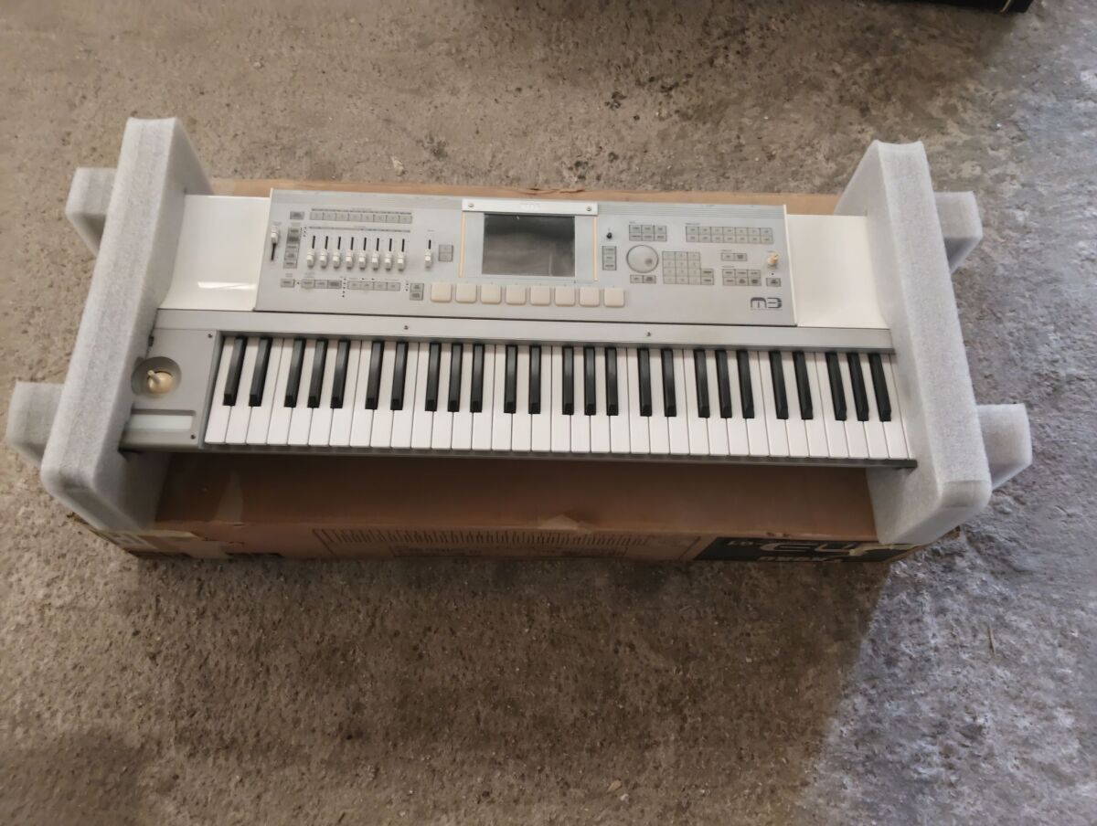 Korg M3 music workstation synthesizer,… - € 600,00 - Vendora.cy