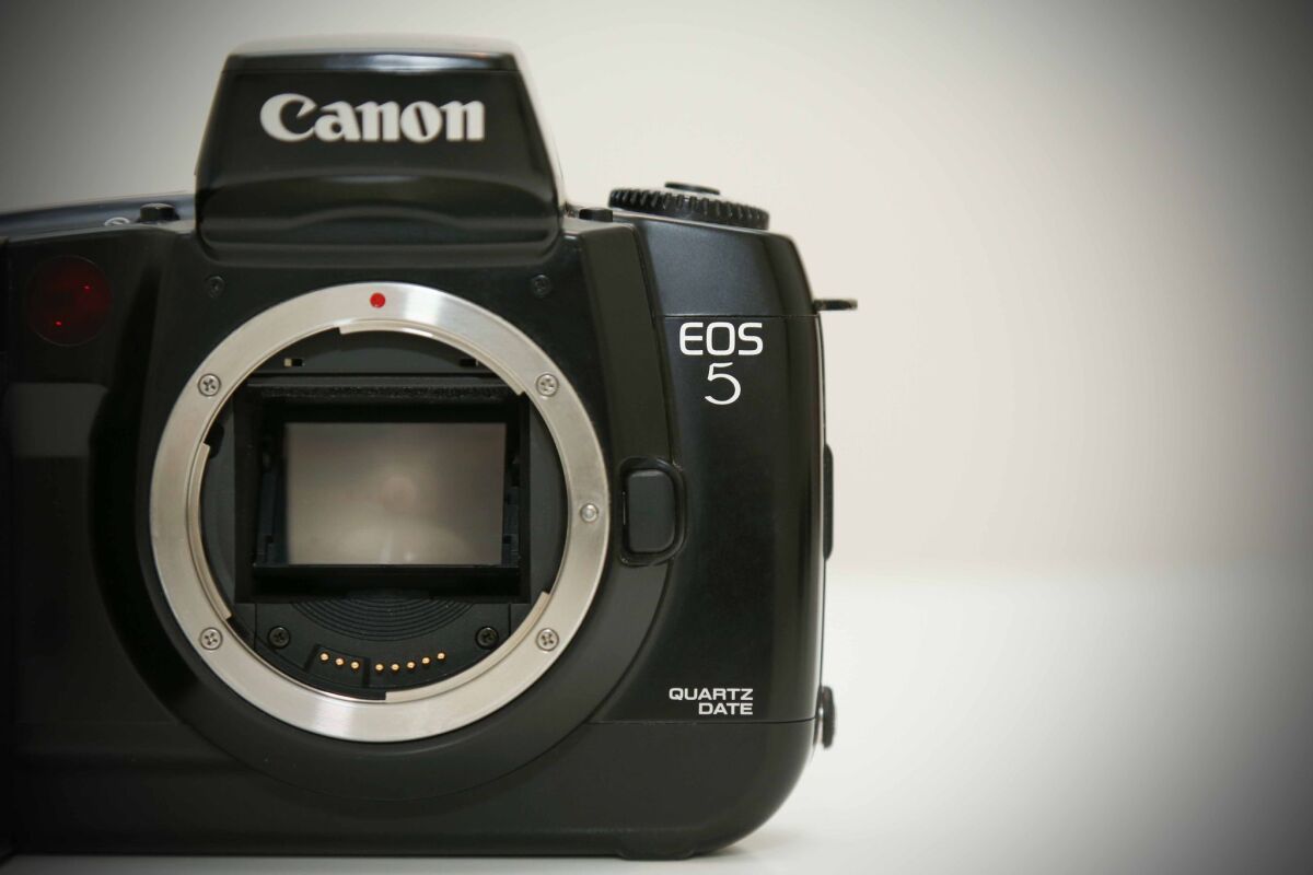 Canon EOS 5 Quartz Date 35mm SLR Film… - € 130,00 - Vendora.cy