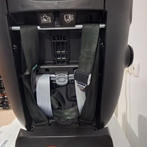 Britax Romer Advansafix IV R Car Seat 9-36kg ISOfix Cosmos Black like new