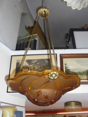 Πλαφονιέρα Degue γαλλική, τεχνοτροπίας Art Deco, μελί χρώματος, 100 ετών περίπου