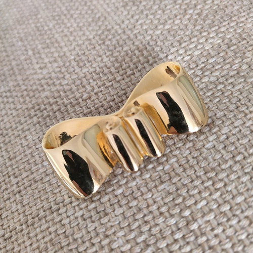 Yellow gold bow pin faux, new