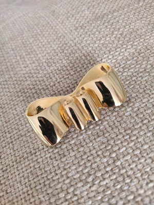 Yellow gold bow pin faux, new